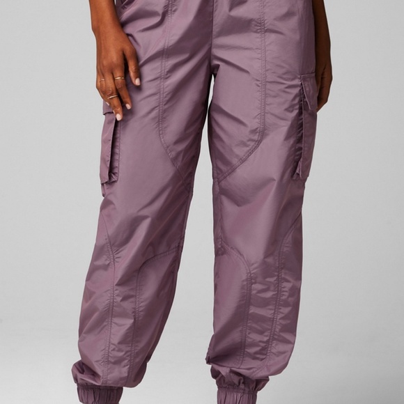 Fabletics Parachute Pant Size S  Lightweight Cargo Jogger Windbreaker Plum Shine - Picture 3 of 10